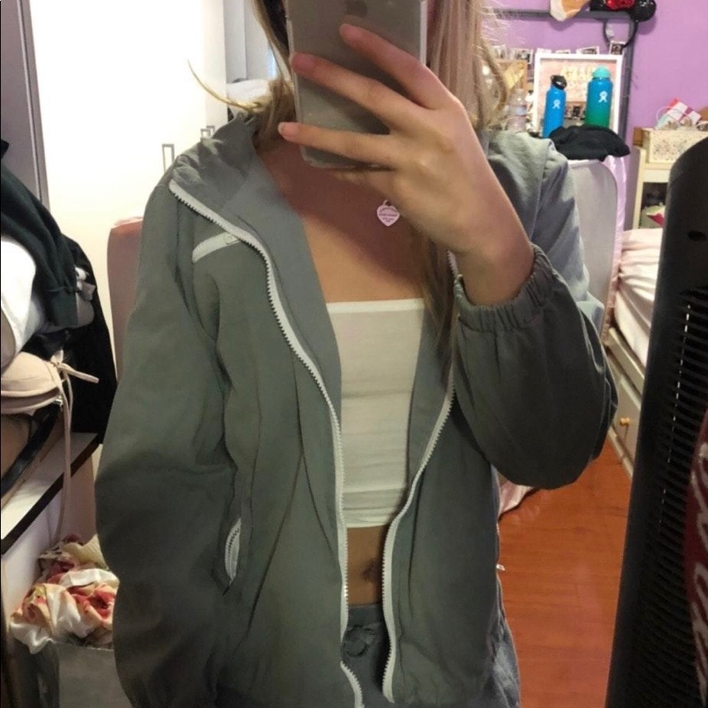 NWOT Brandy Melville Green Krissy Windbreaker - Picture 1 of 4